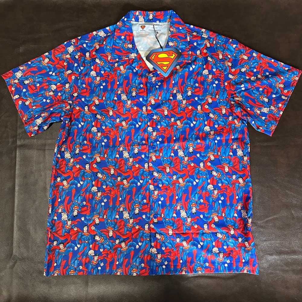 DC Superman Button Up Shirt sz: LARGE NWT